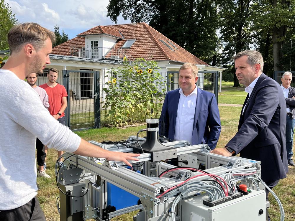 Olaf Lies and Guido Pott at Nature Robots